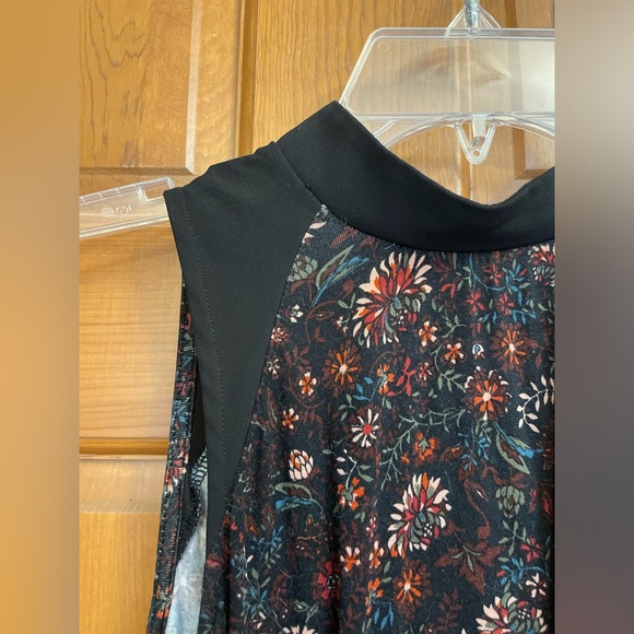 Reitman’s Sleeveless flowered blouse - Picture 6 of 6